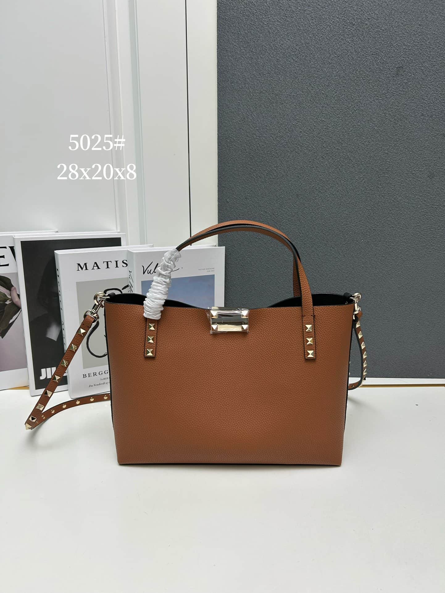Valentino Garavani Rockstud Tote Bag in Caramel Mid