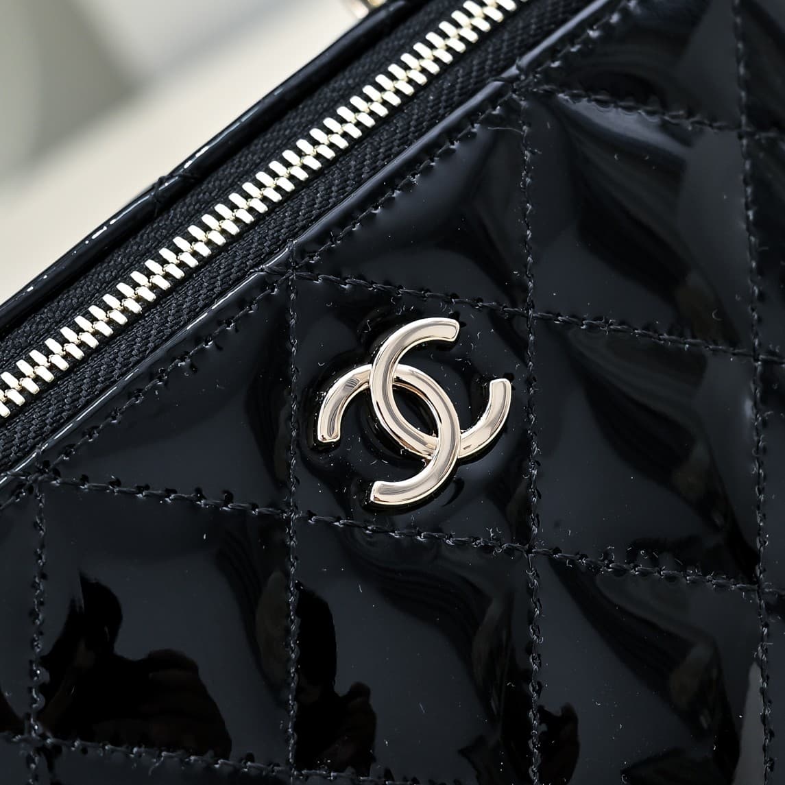 Chanel VANITY WITH CHAIN AP2199 Patent Calfskin Gold-Tone Metal High