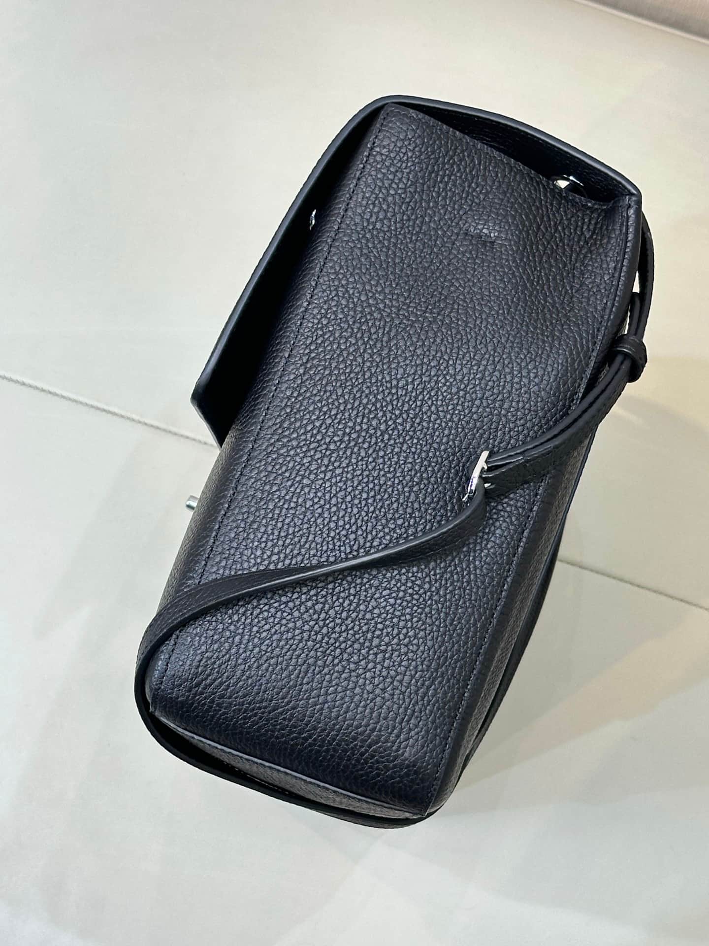 Chanel Maxi Flapbag Grained Calfskin & Silver Metal Black AS6233 TOP
