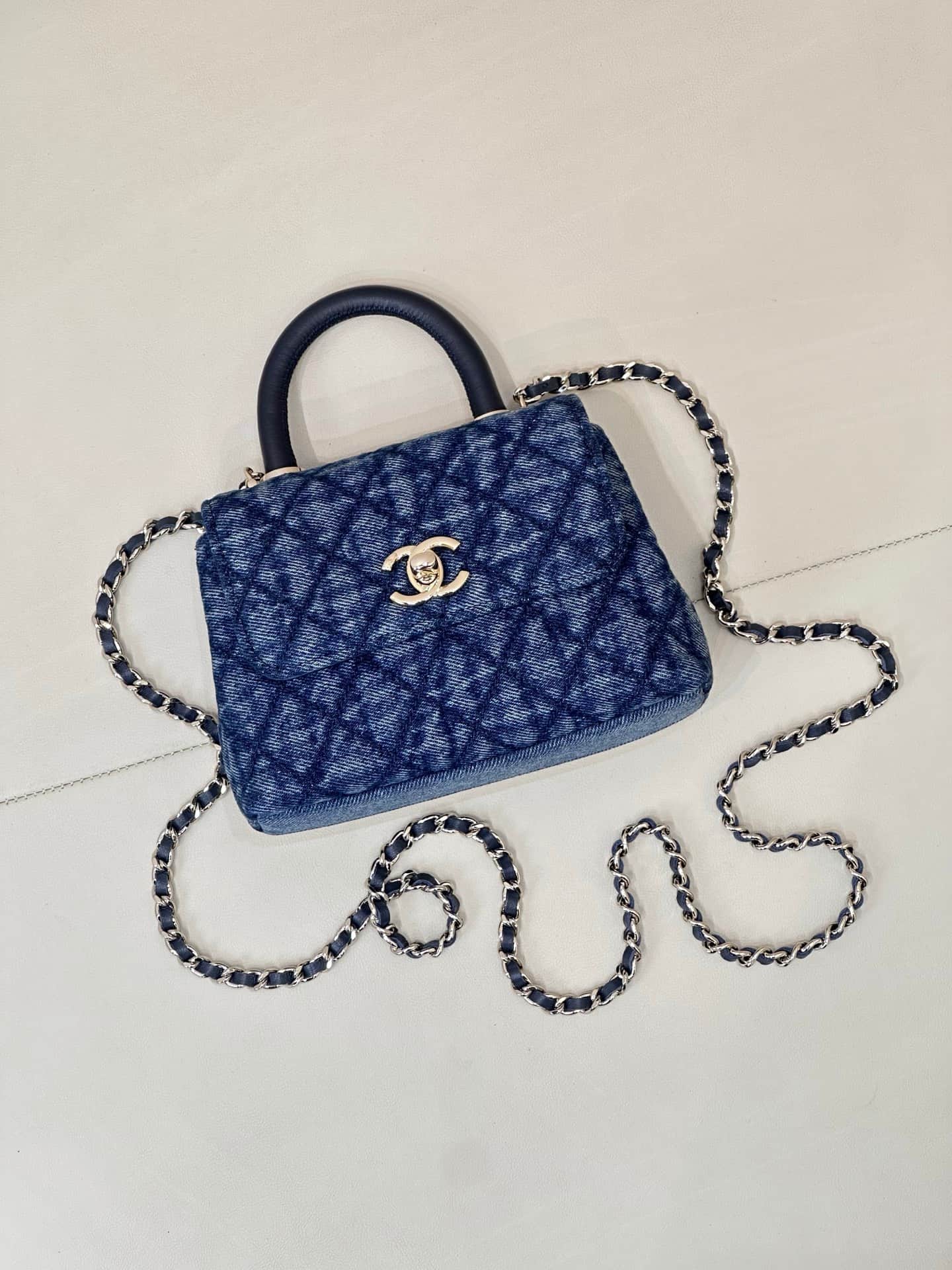 Chanel Clutch with chain Washed Denim, Calfskin & Gold-Tone Metal Blue AP4244 TOP