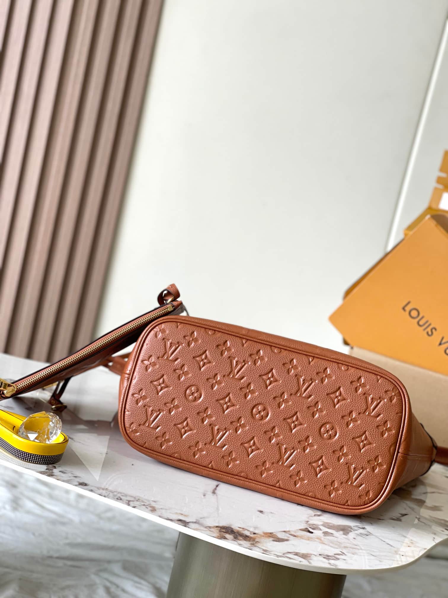 Louis Vuitton Neverfull MM Cognac Brown Embossed grained cowhide leather M12605 TOP