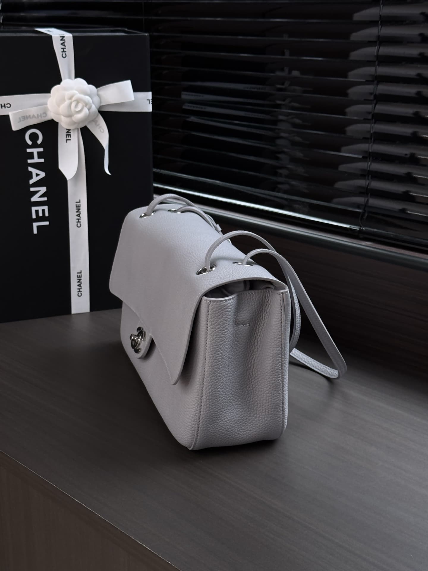 Chanel Maxi Flapbag Grained Calfskin & Silver-Tone Metal Light Grey AS6231 A