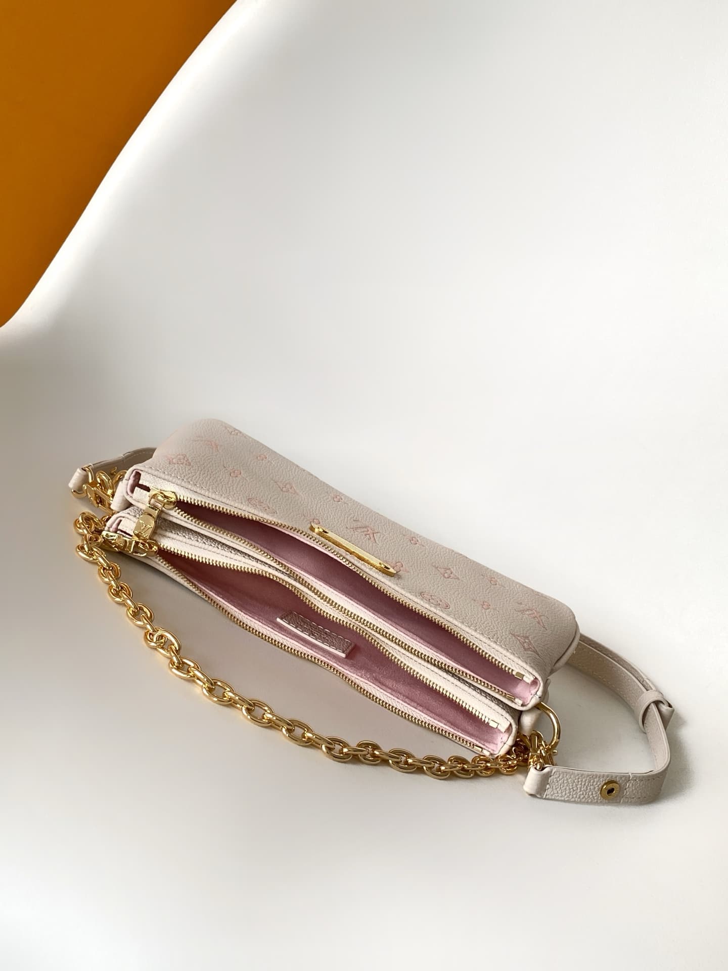 Louis Vuitton Pochette Liv Milky White/Peach Embossed grained cowhide leather M27741 High