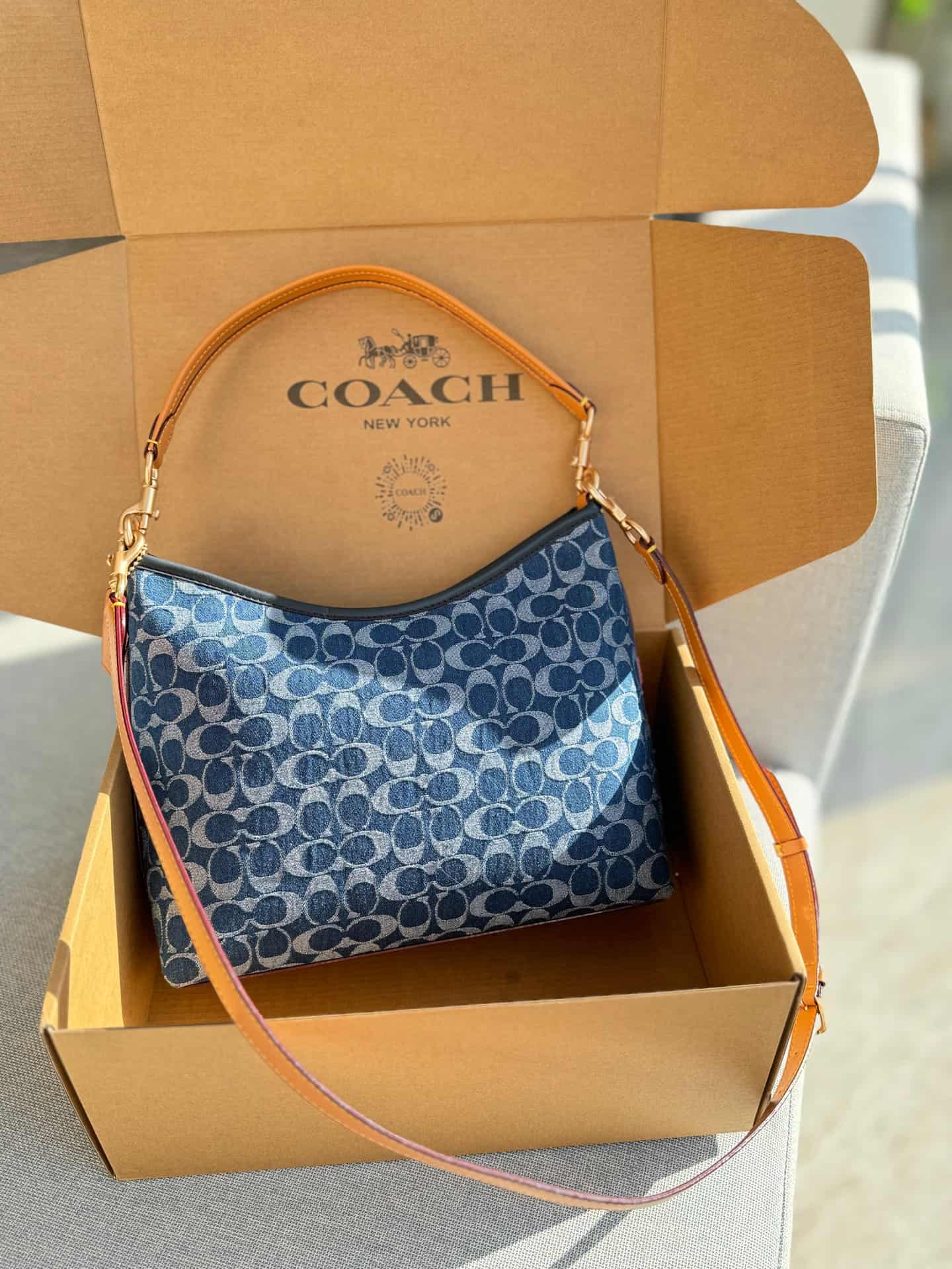 Coach Laurel Shoulder Bag In Signature Canvas