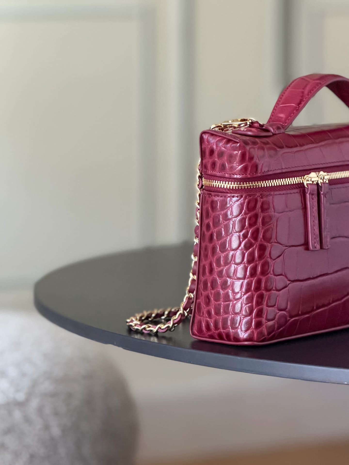 Chanel Large Vanity with chain Crocodile Embossed Calfskin & Gold-Tone Metal Burgundy AS5347 A