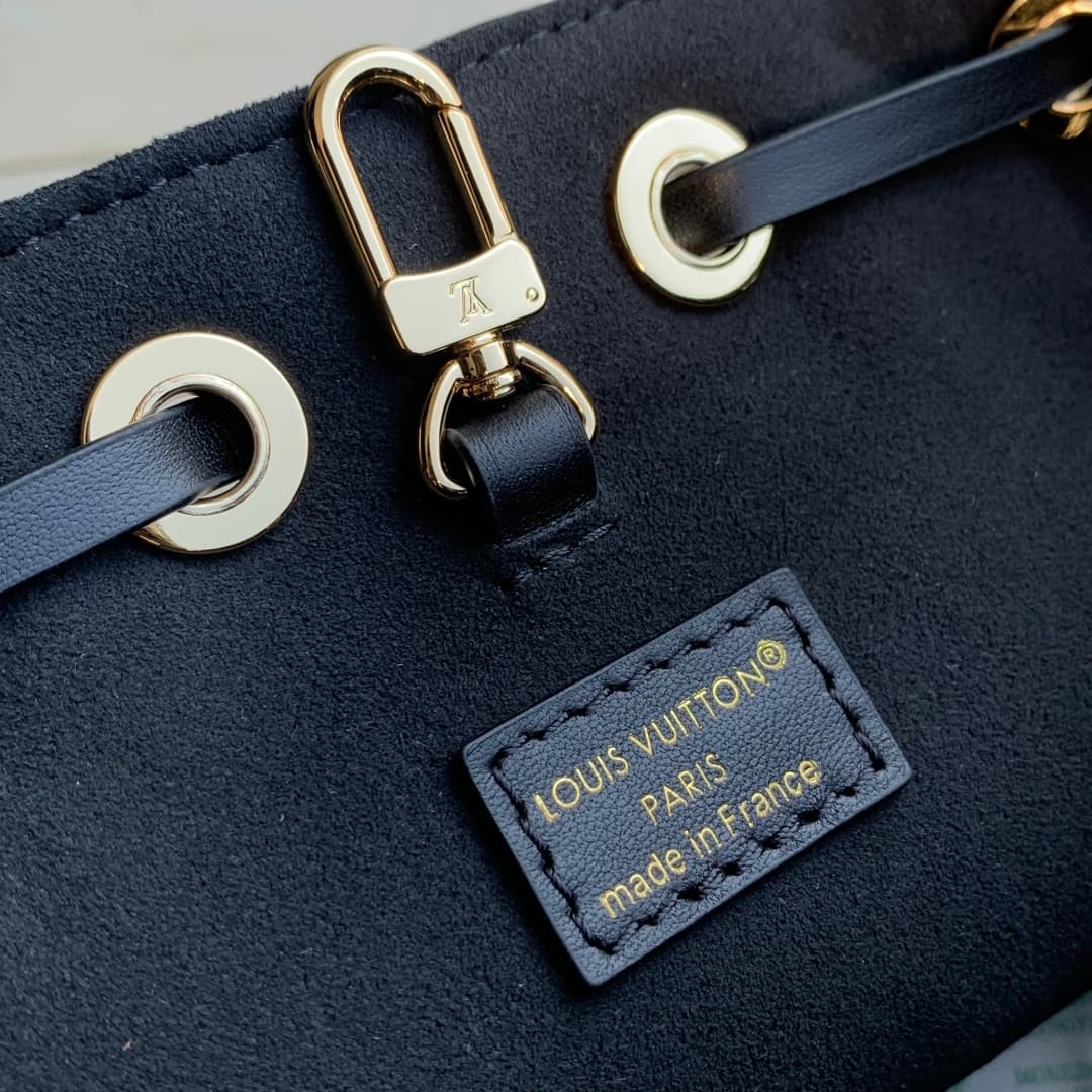 Louis Vuitton Coussin Bucket bag Monogram-embossed lambskin M26216 black high