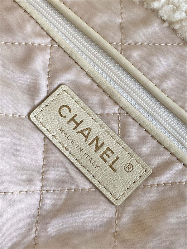 Chanel 22 SMALL HANDBAG Shearling Lambskin & Gold-Tone Metal AS3260 A