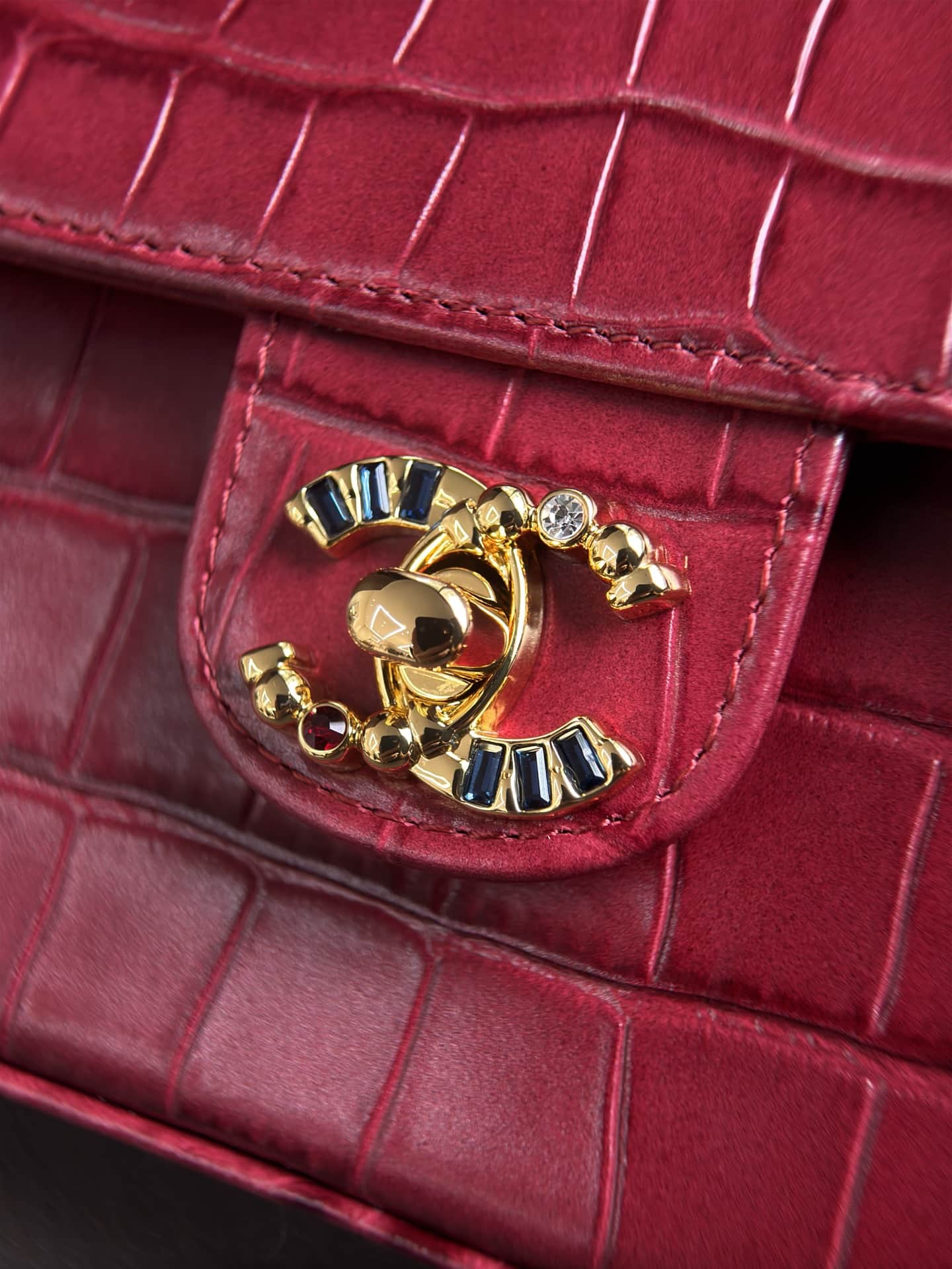 Chanel Flap Bag crocodile-embossed calfskin& Gold-Tone Metal Red AS6340 A