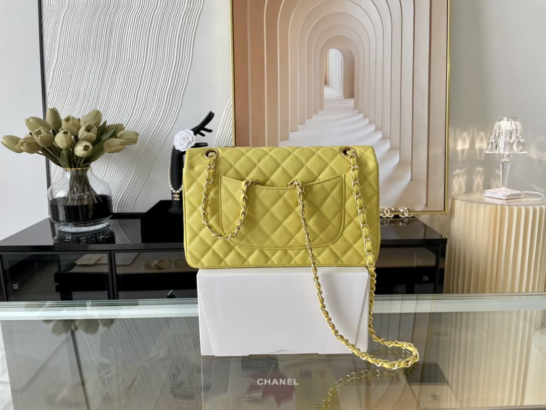 Medium CLASSIC HANDBAG Grained Calfskin Yellow Gold Metal A