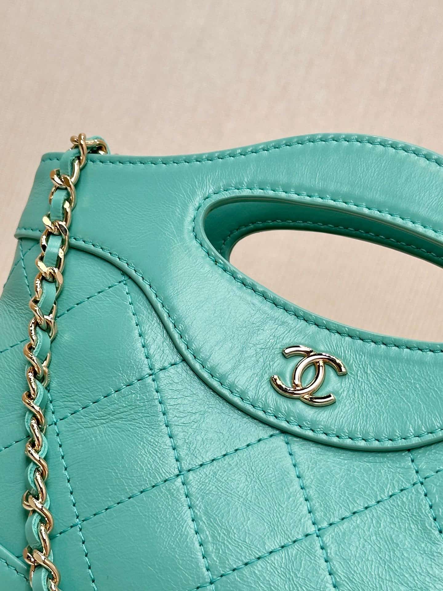 Chanel Clutch with chain Lambskin & Gold-Tone Metal AP3656 Green TOP