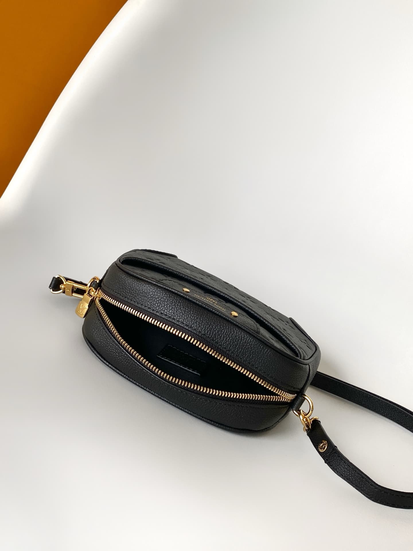 Louis Vuitton Tiny Camera Bag Black Cowhide leather M25518 High