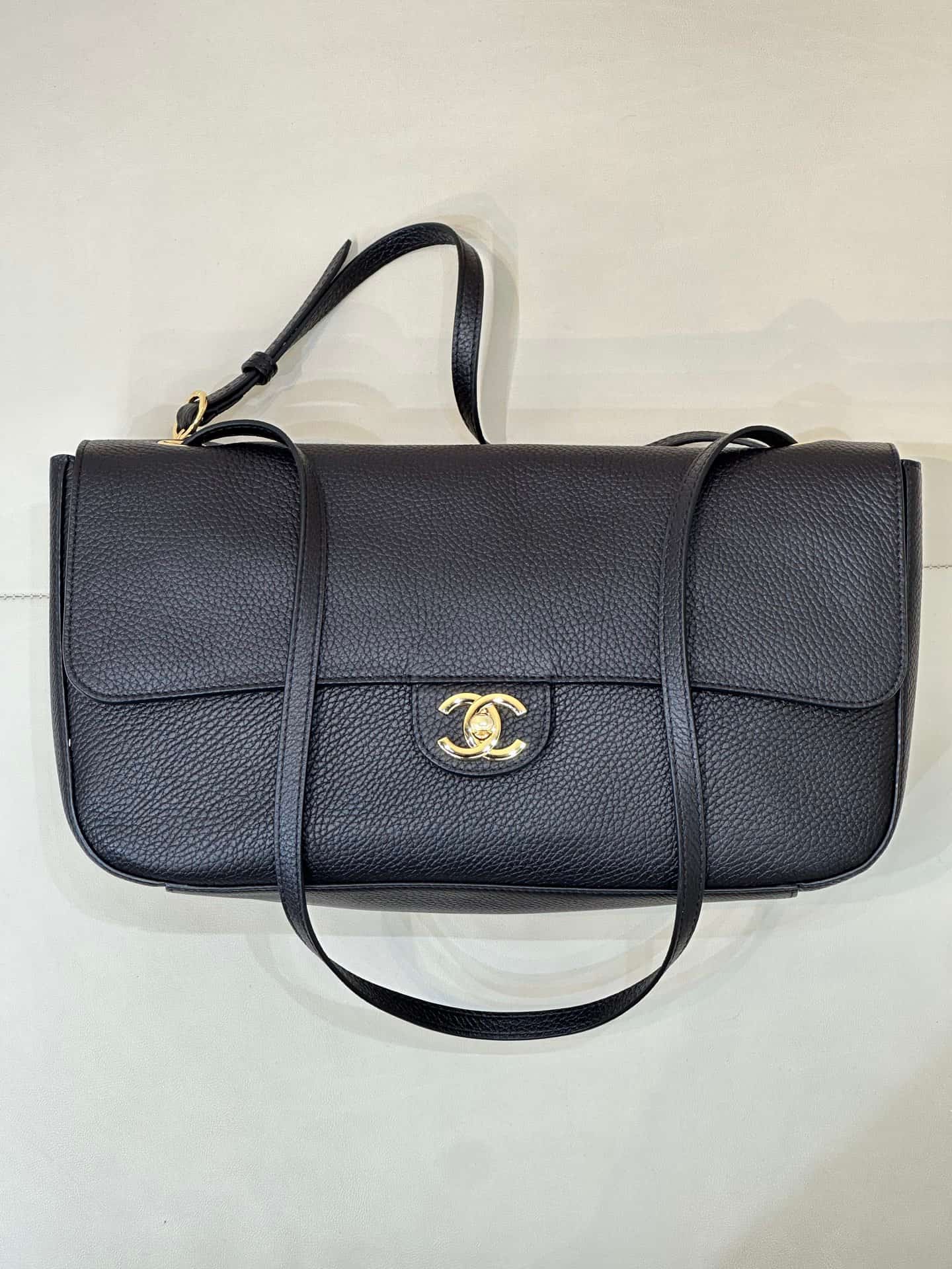 Chanel Maxi Flapbag Grained Calfskin & Gold-Tone Metal Black AS6231 TOP