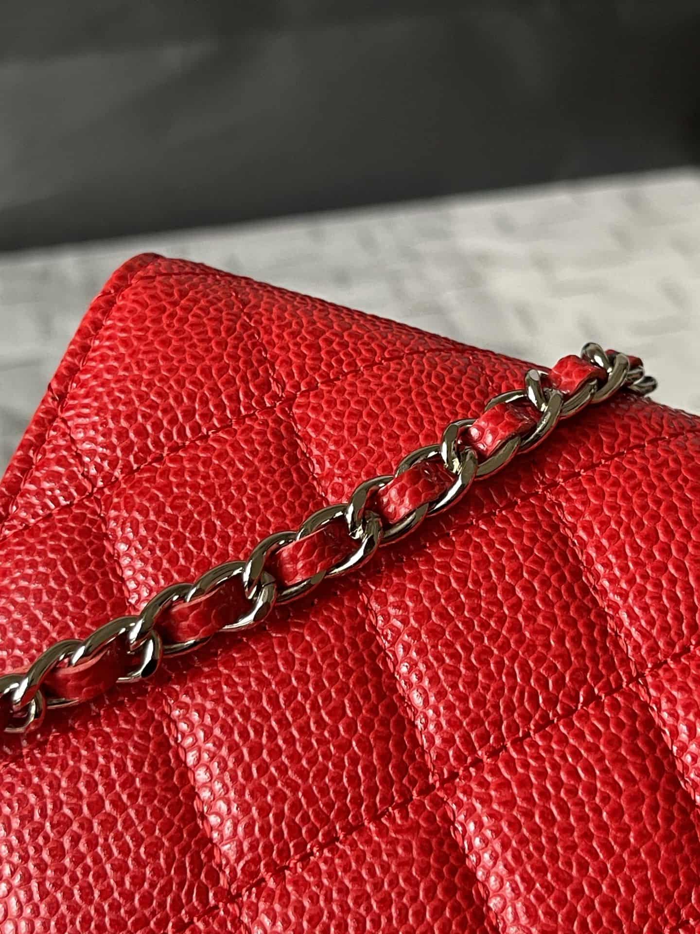 Classic Wallet on Chain AP0250 Grained Calfskin Red Silver Metal A