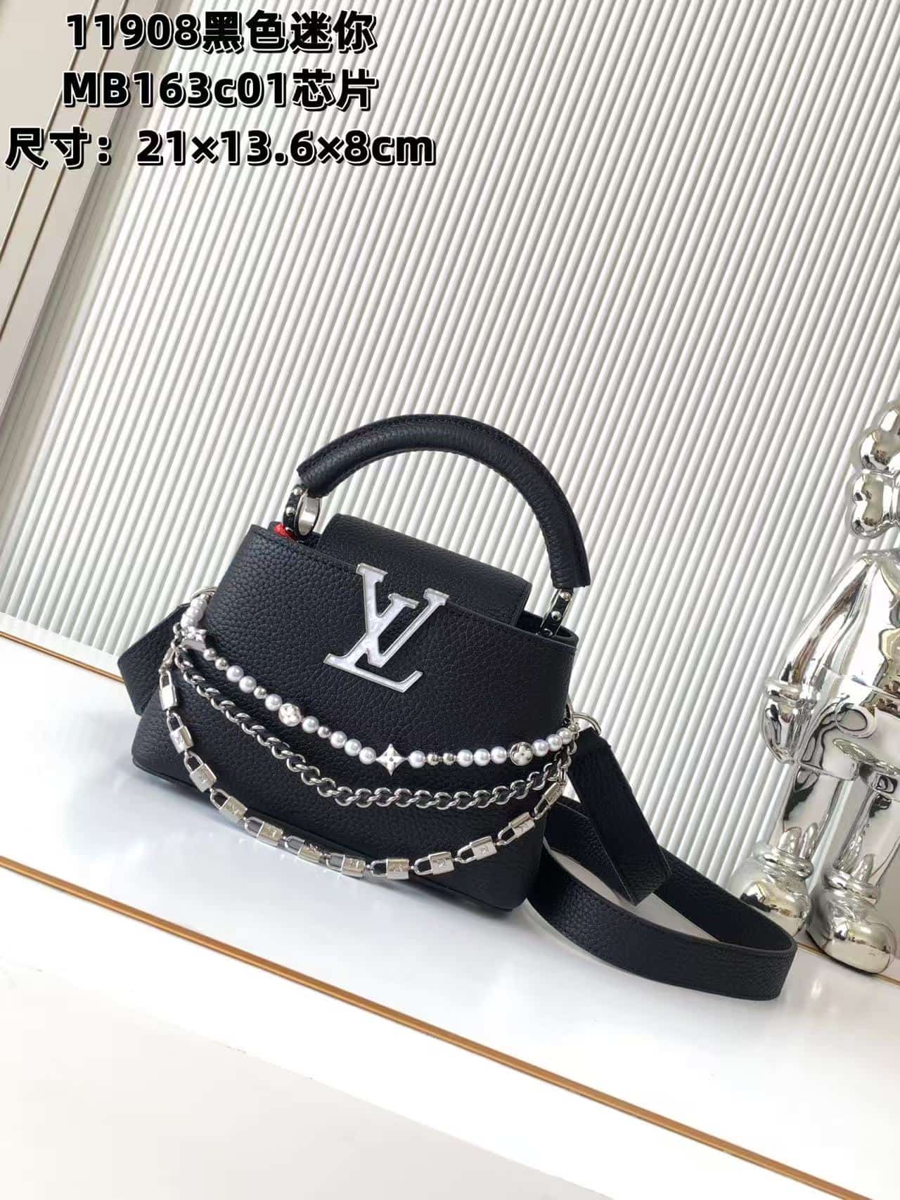Louis Vuitton Capucines Mini bag Black Taurillon Leather M11908 TOP