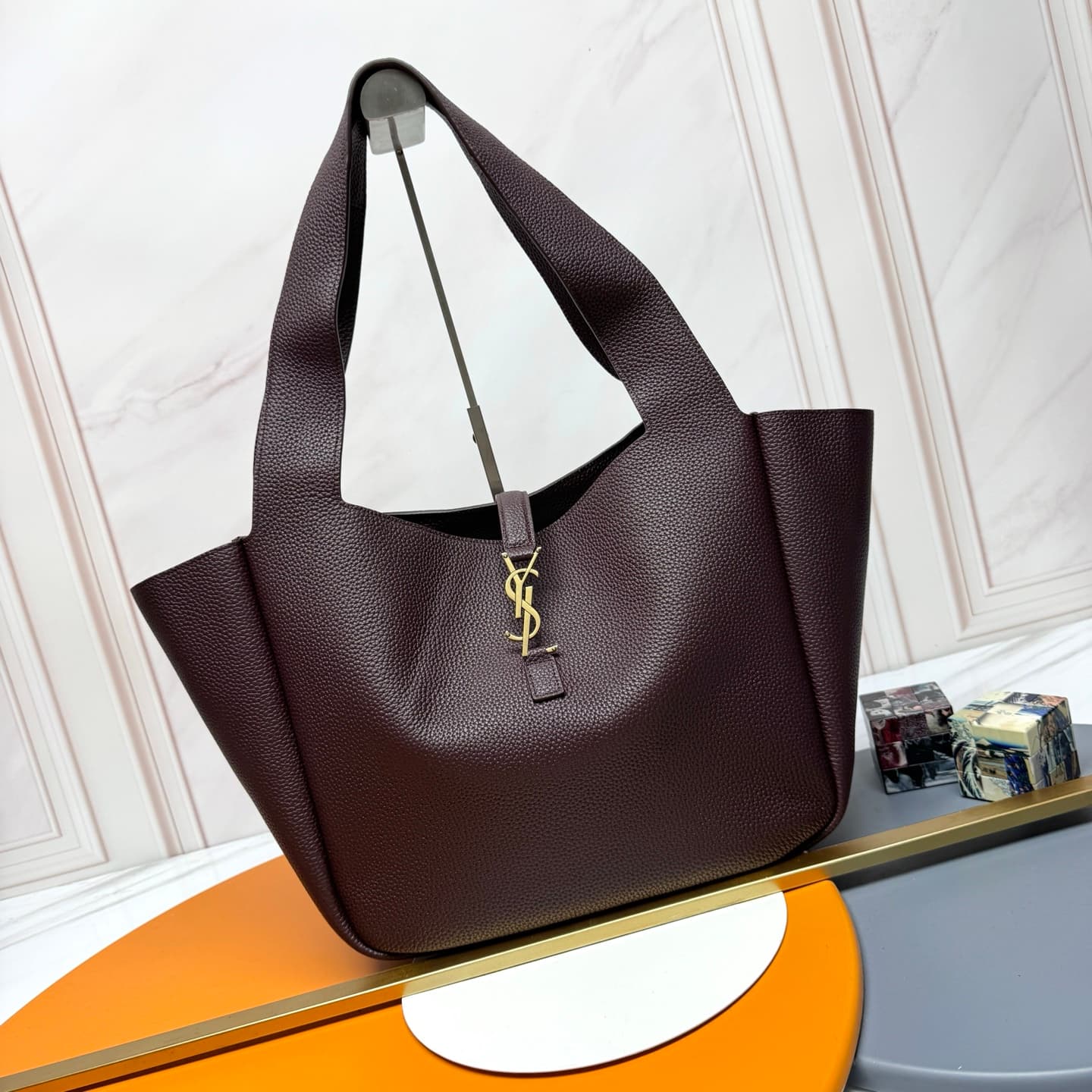 LE 5 À 7 BEA in grained leather 763435 RAISIN High