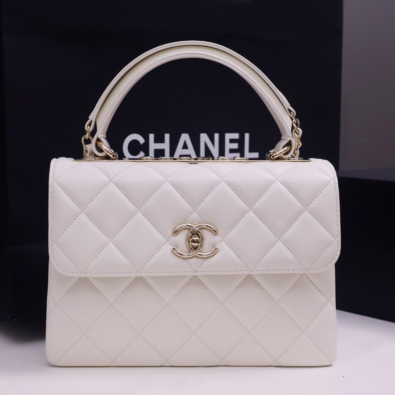SMALL FLAP BAG WITH TOP HANDLE Lambskin Gold Metal White A