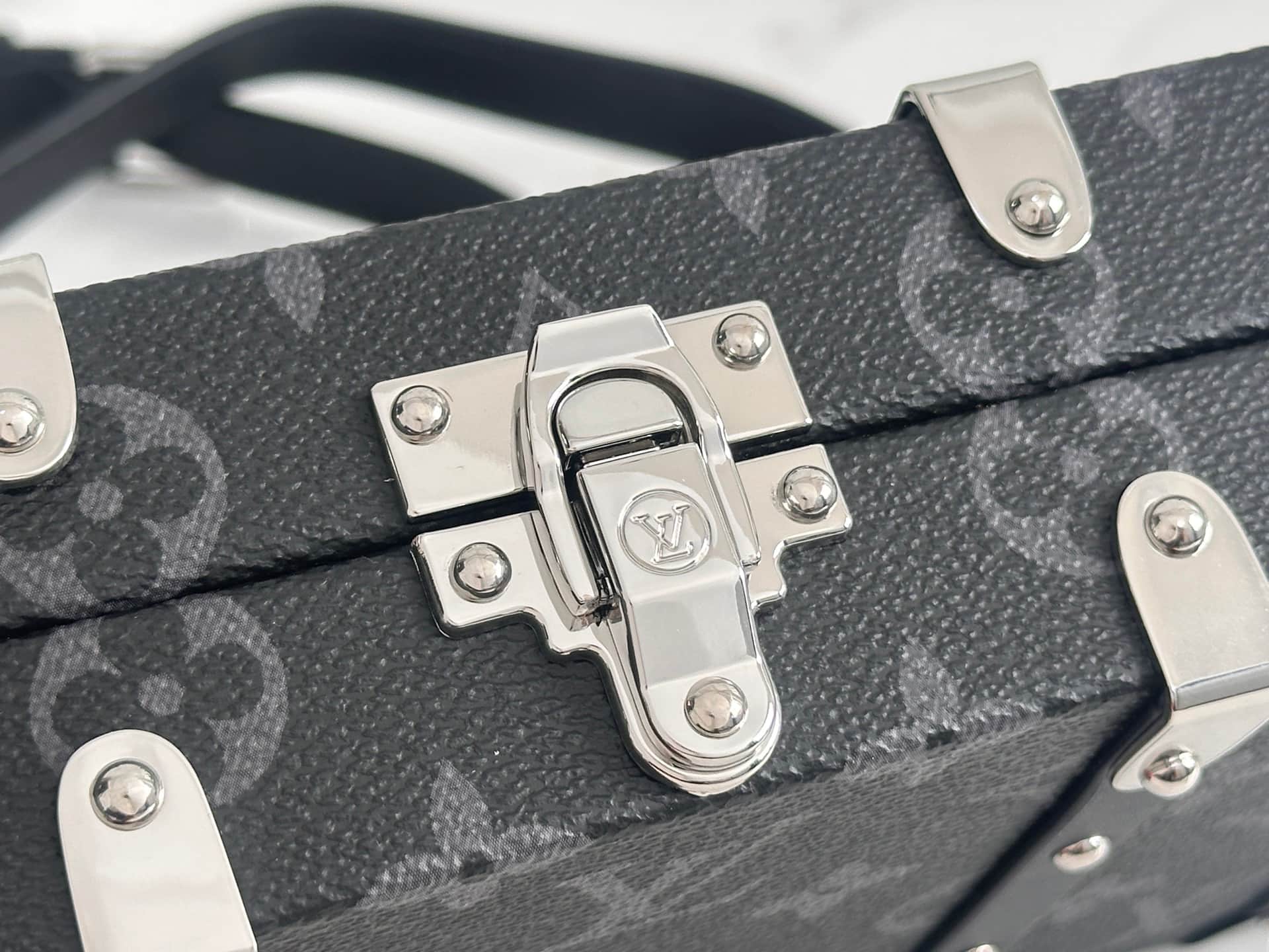 Louis Vuitton Neo Wallet Trunk Monogram Eclipse coated canvas M20954 High