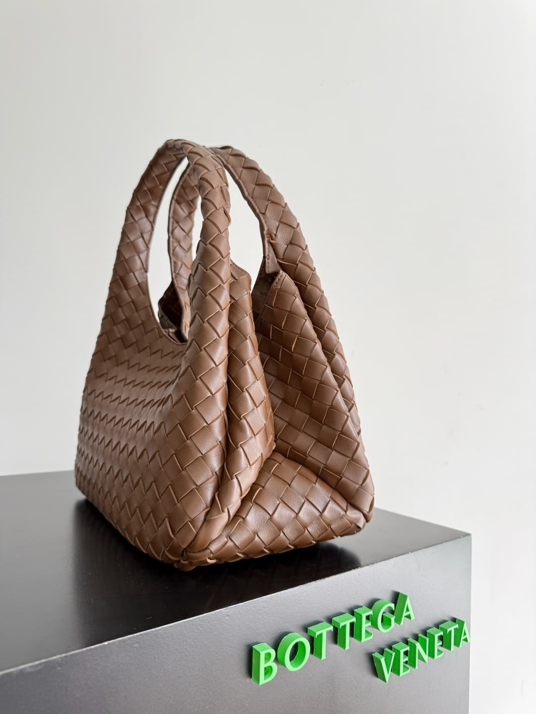Bottega Veneta Medium Campana shoulder bag in Intrecciato leather Pinecone TOP