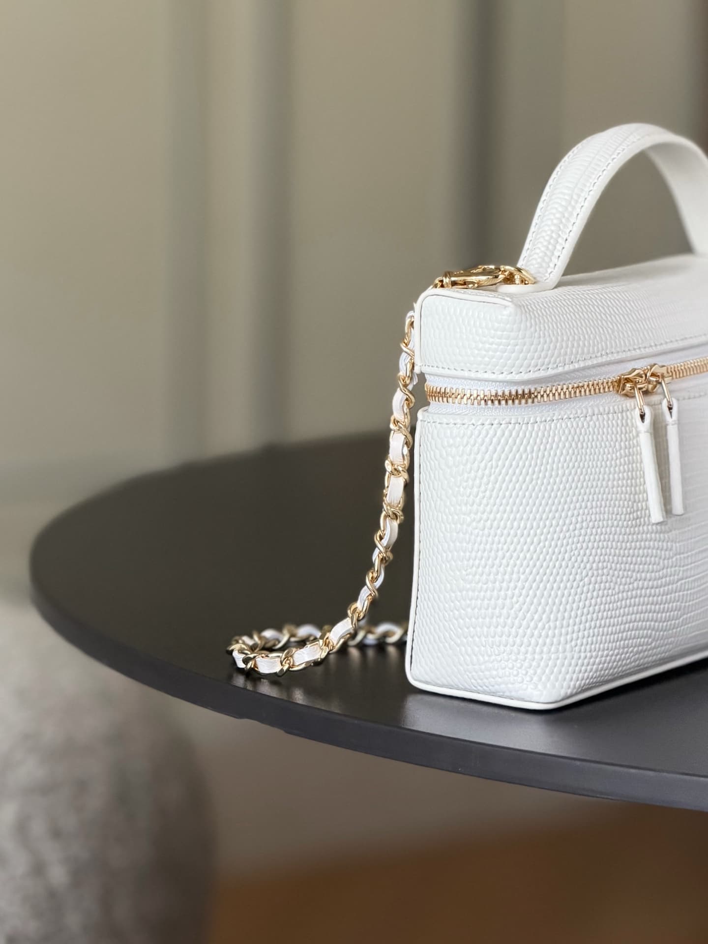 Chanel Small Vanity with chain Lizard Embossed Calfskin & Gold-Tone Metal White AS5346 A