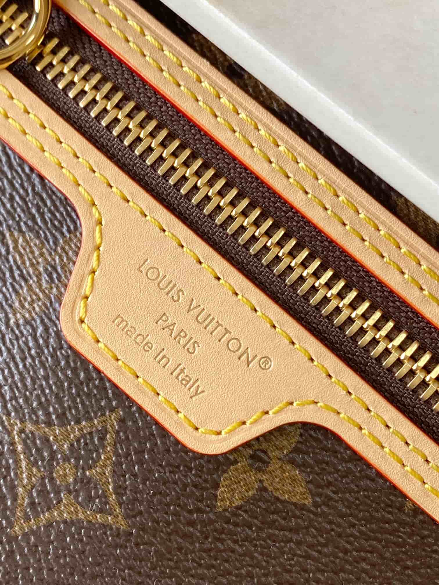 Louis Vuitton Lineup Monogram coated canvas M27335 TOP