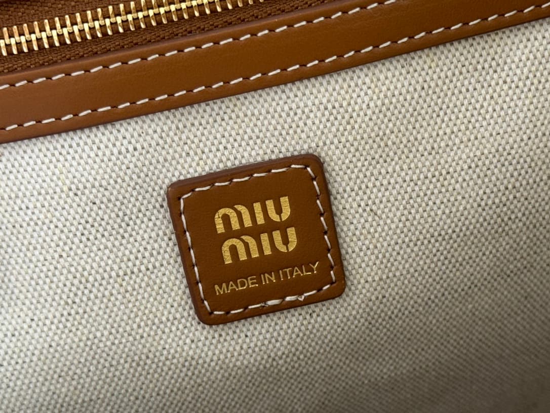 Miu Miu Leather backpack Brown Calfskin 5BZ042 High
