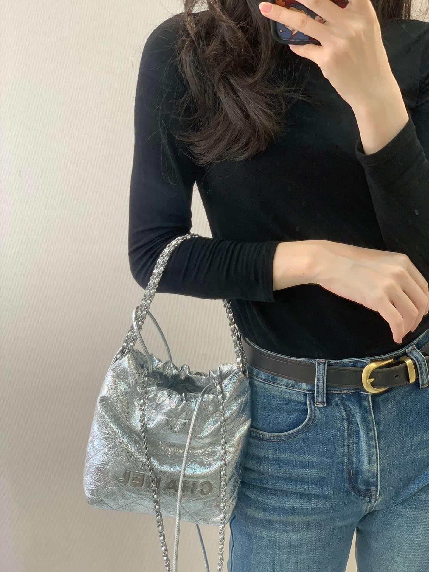 Chanel 22 MINI HANDBAG Metallic Calfskin & Silver-Tone Metal Silver AS3980 TOP