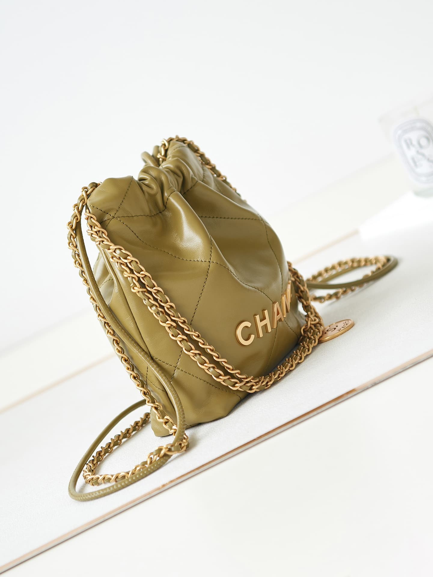 Chanel 22 MINI HANDBAG Shiny Calfskin Brown & Gold-Tone Metal AS3980 A