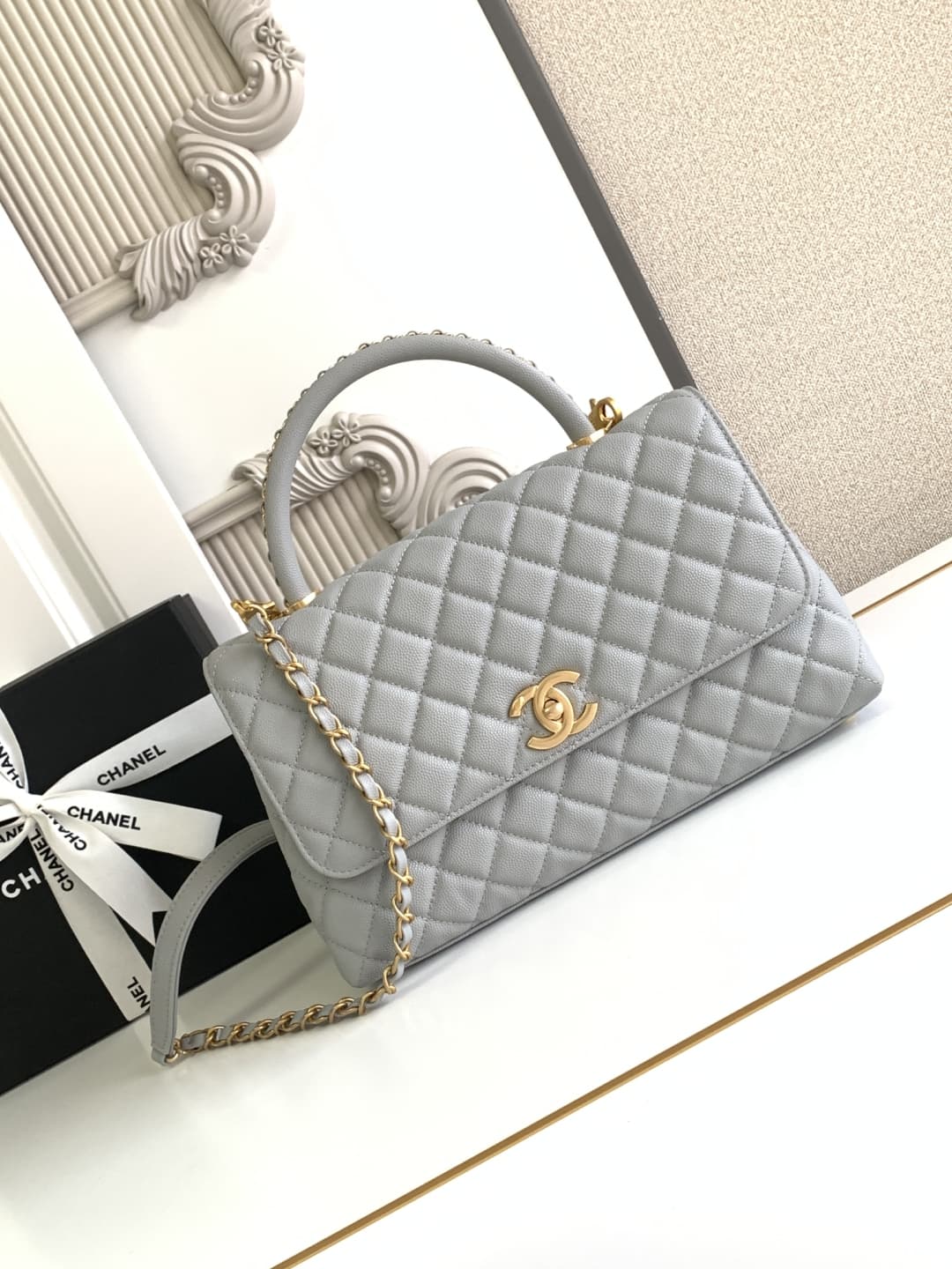 Medium FLAP BAG WITH TOP HANDLE Grained Calfskin A92991 Grey-binding Gold Metal A