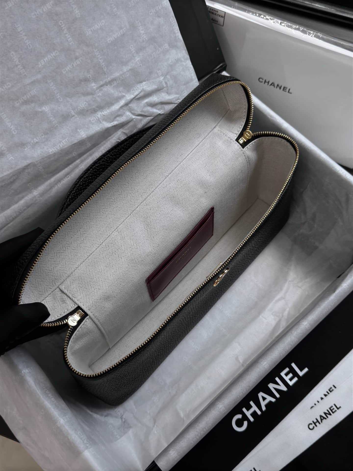 Chanel Vanity with chain Grained Calfskin & Gold-Tone Metal Black AS6473 A