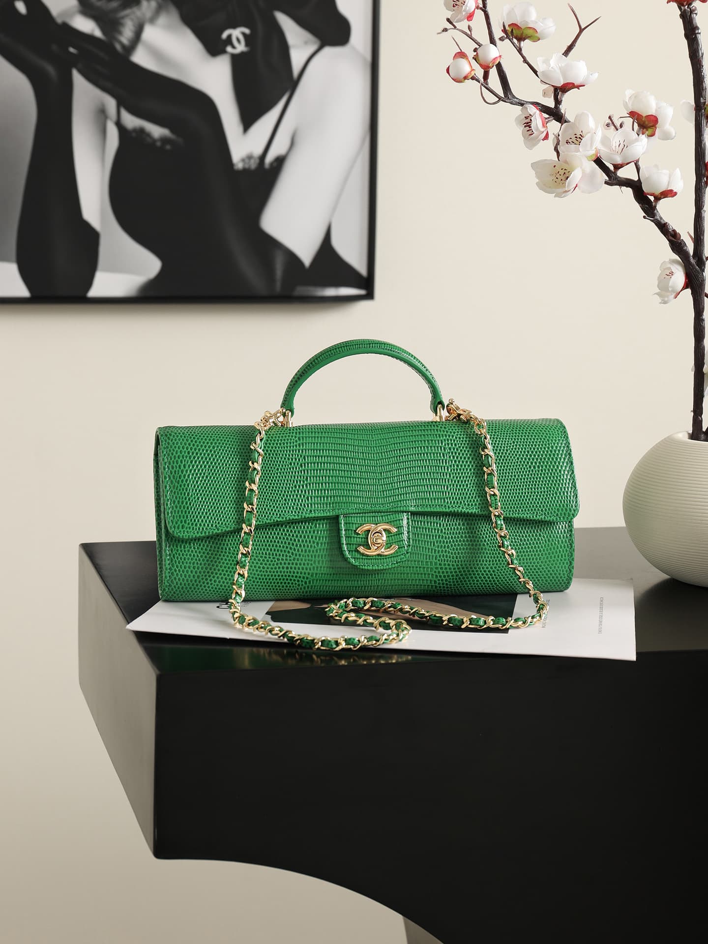 Chanel Clutch with chain Lizard Embossed Calfskin & Gold-Tone Metal Green AP5280 A