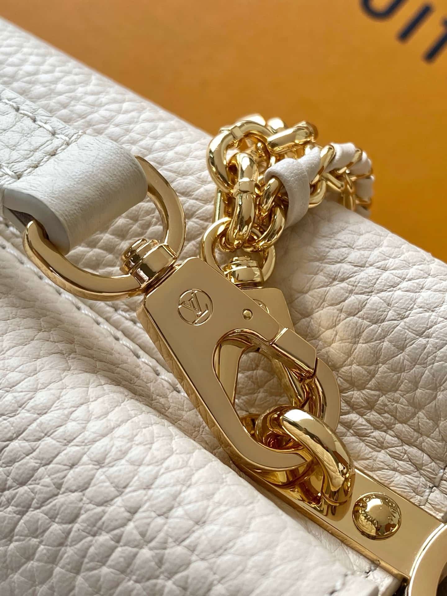 Louis Vuitton Capucines Mini Quartz Taurillon leather M2A362 TOP