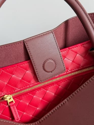 Bottega Veneta Andiamo tote bag in Claret calfskin leather TOP