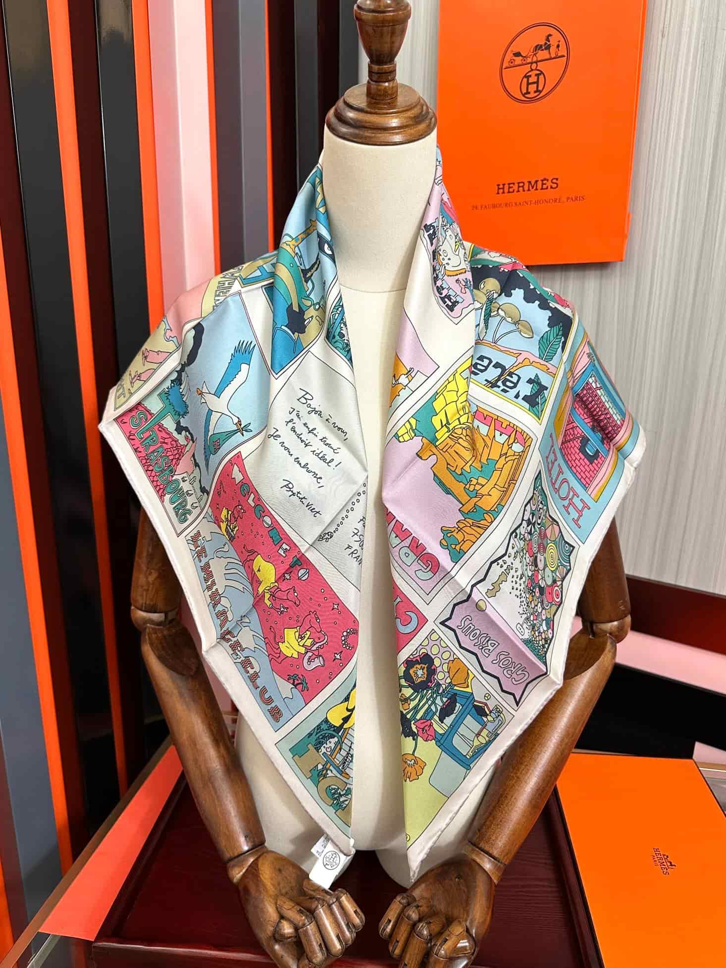 Hermès On Est Bien Ici! Scarf