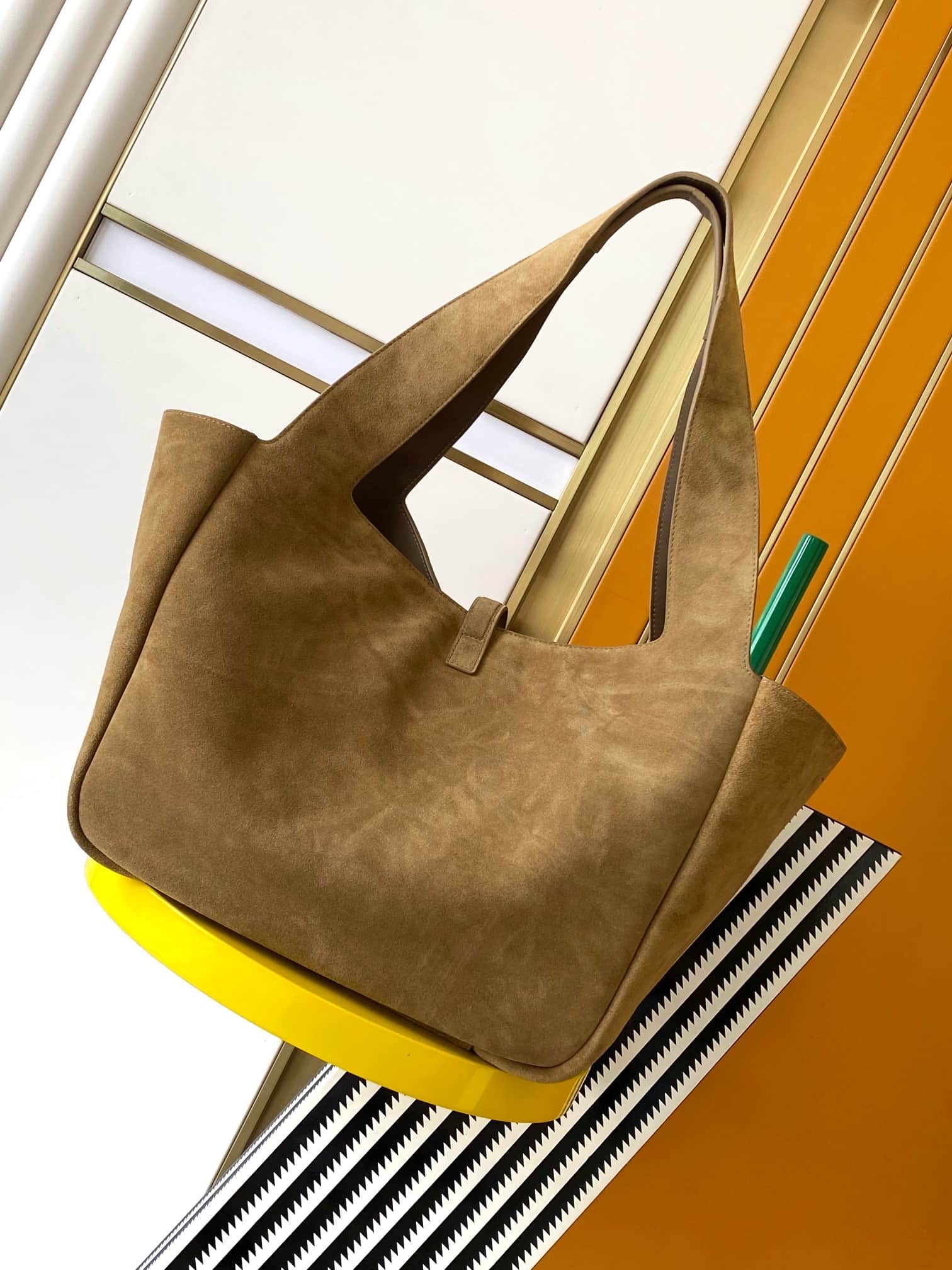 LE 5 À 7 BEA IN SUEDE GOLDEN LEAF High