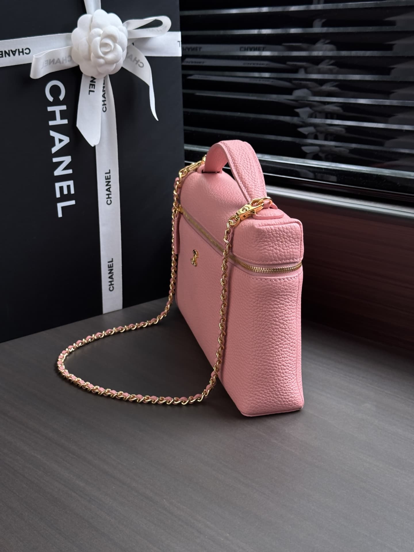 Chanel Vanity with chain Grained Calfskin & Gold-Tone Metal Pink AS6473 A