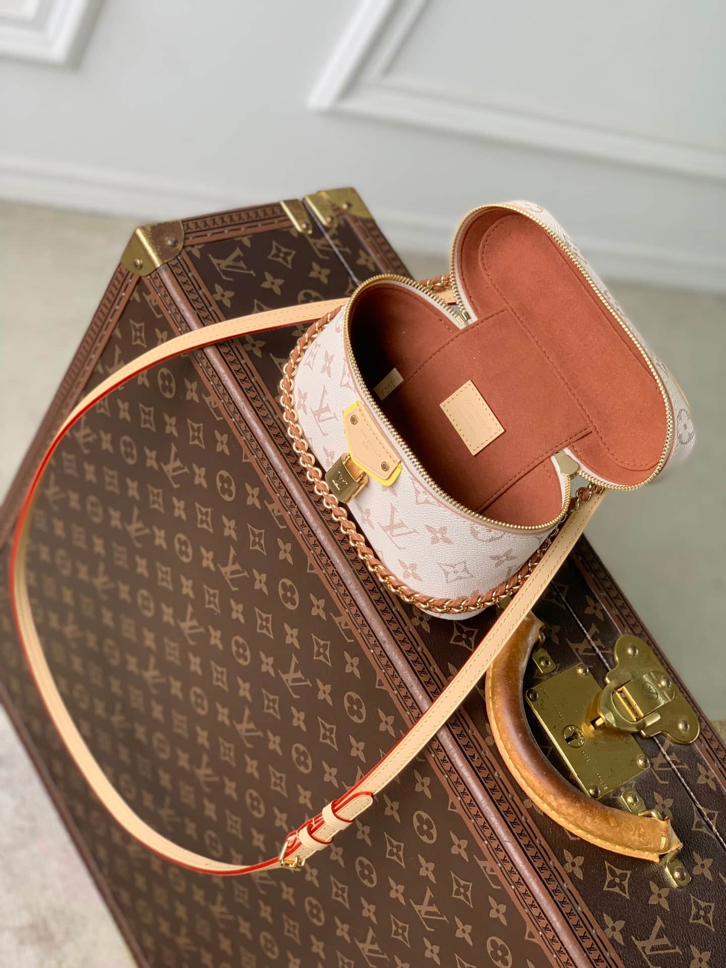 Louis Vuitton Vanity Chain Pouch Monogram Dune Coated canvas M29782 High