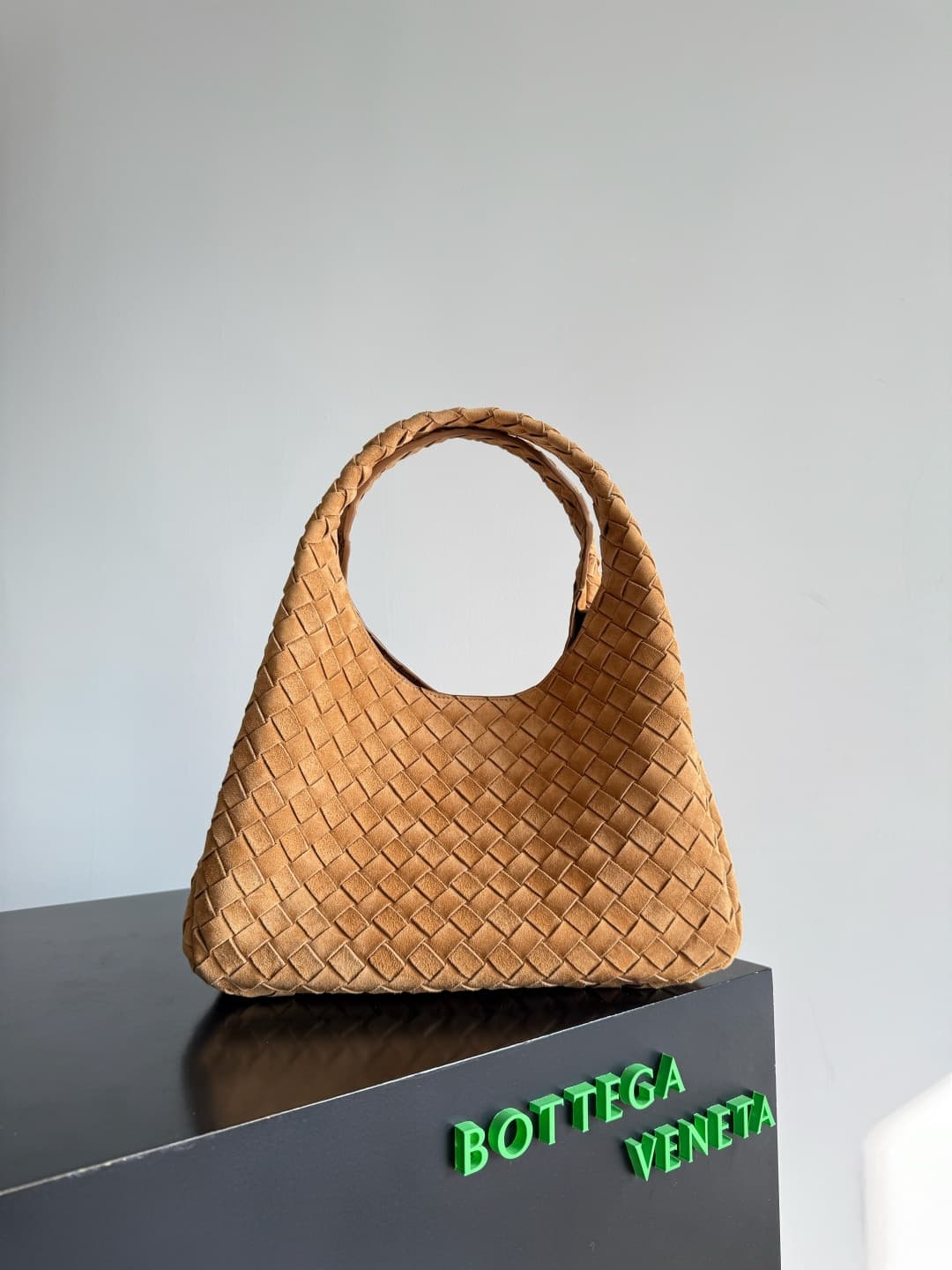 Bottega Veneta Medium Campana shoulder bag suede in Beige TOP