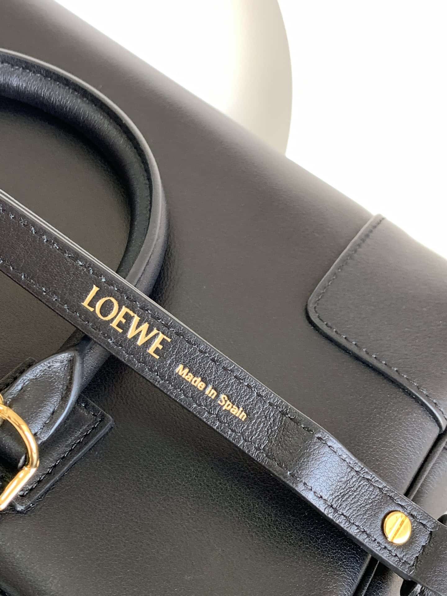 Loewe Amazona 28 Bag in nappa calfskin Black High