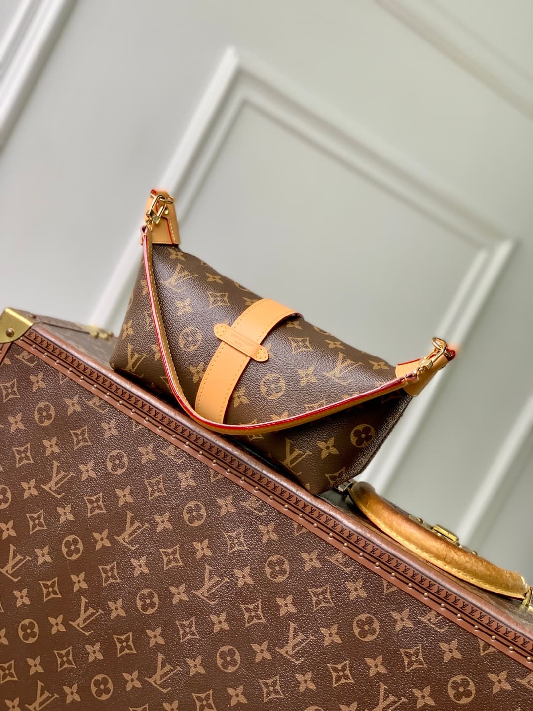 Louis Vuitton Pochette Mia Monogram canvas M26191 high