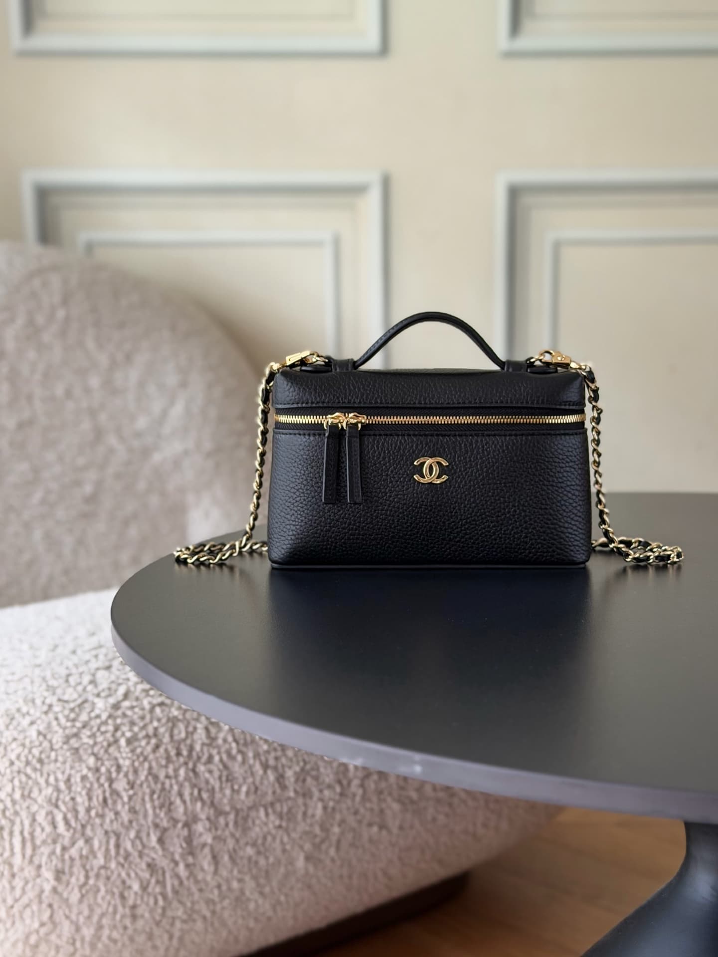Chanel Small Vanity with chain Grained Calfskin & Gold-Tone Metal Black AS5346 A