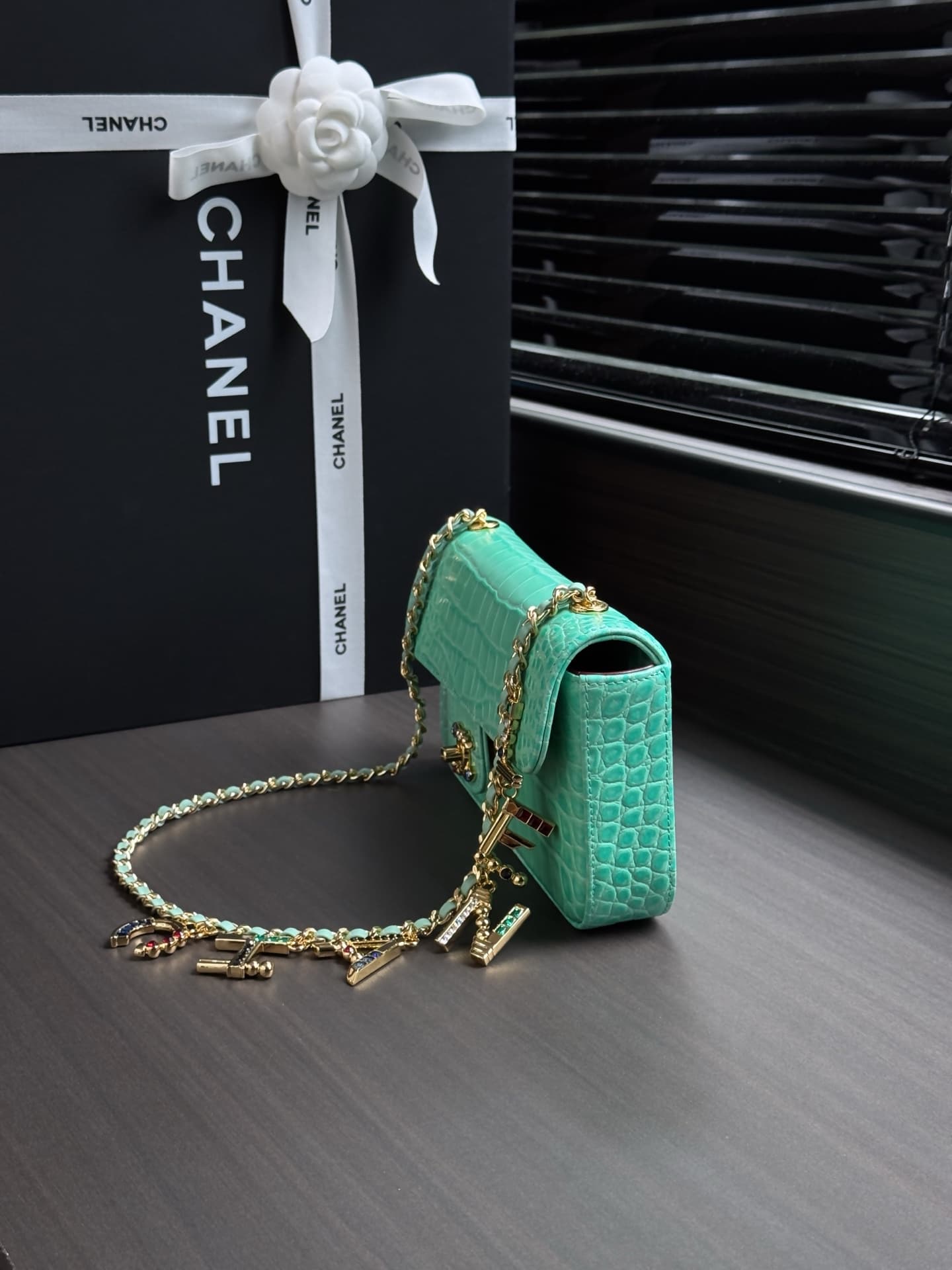 Chanel Flap Bag crocodile-embossed calfskin& Gold-Tone Metal Green AS6340 A