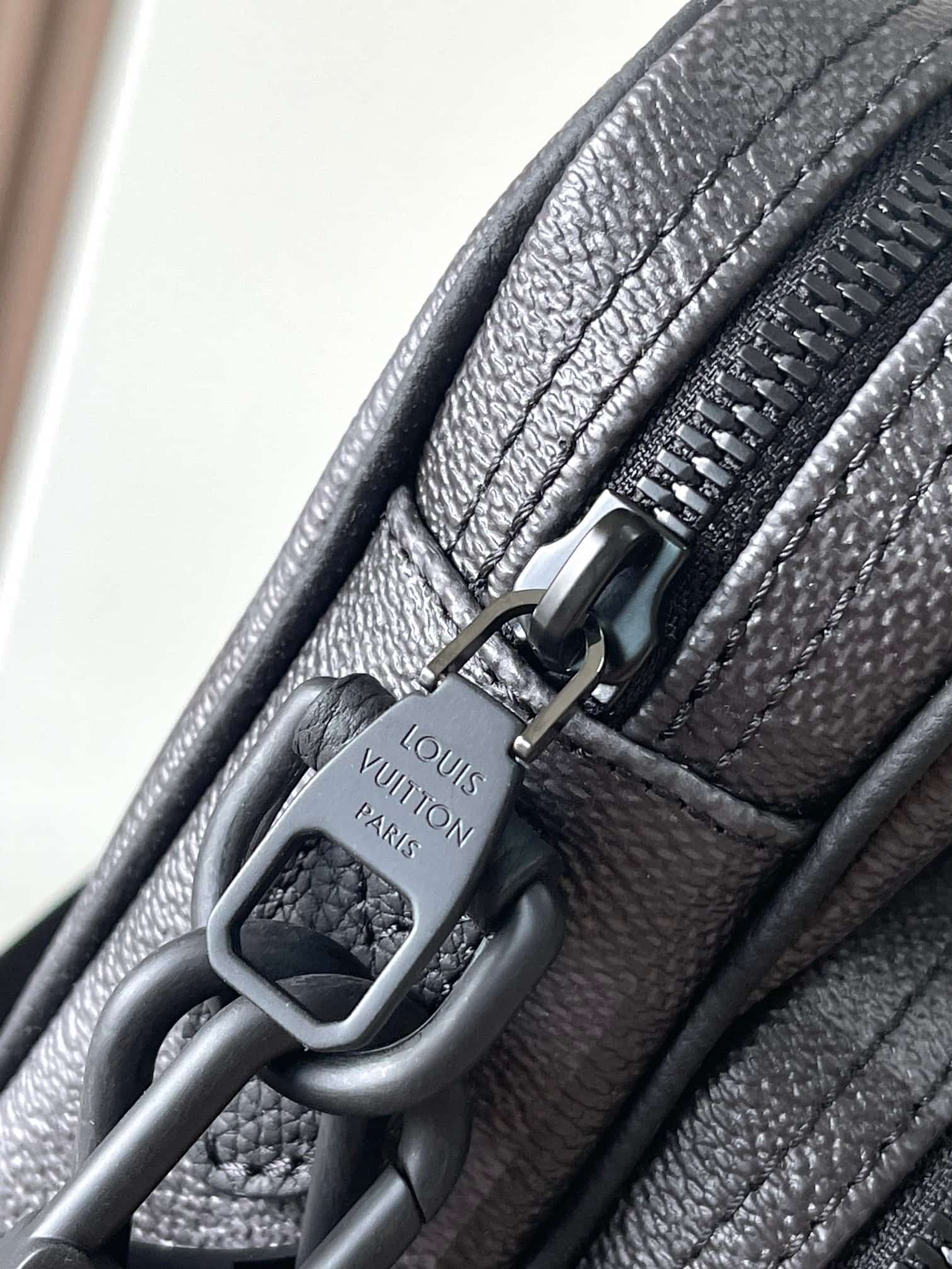 Louis Vuitton Nil Messenger Black Damoflage Black coated canvas M14988 TOP