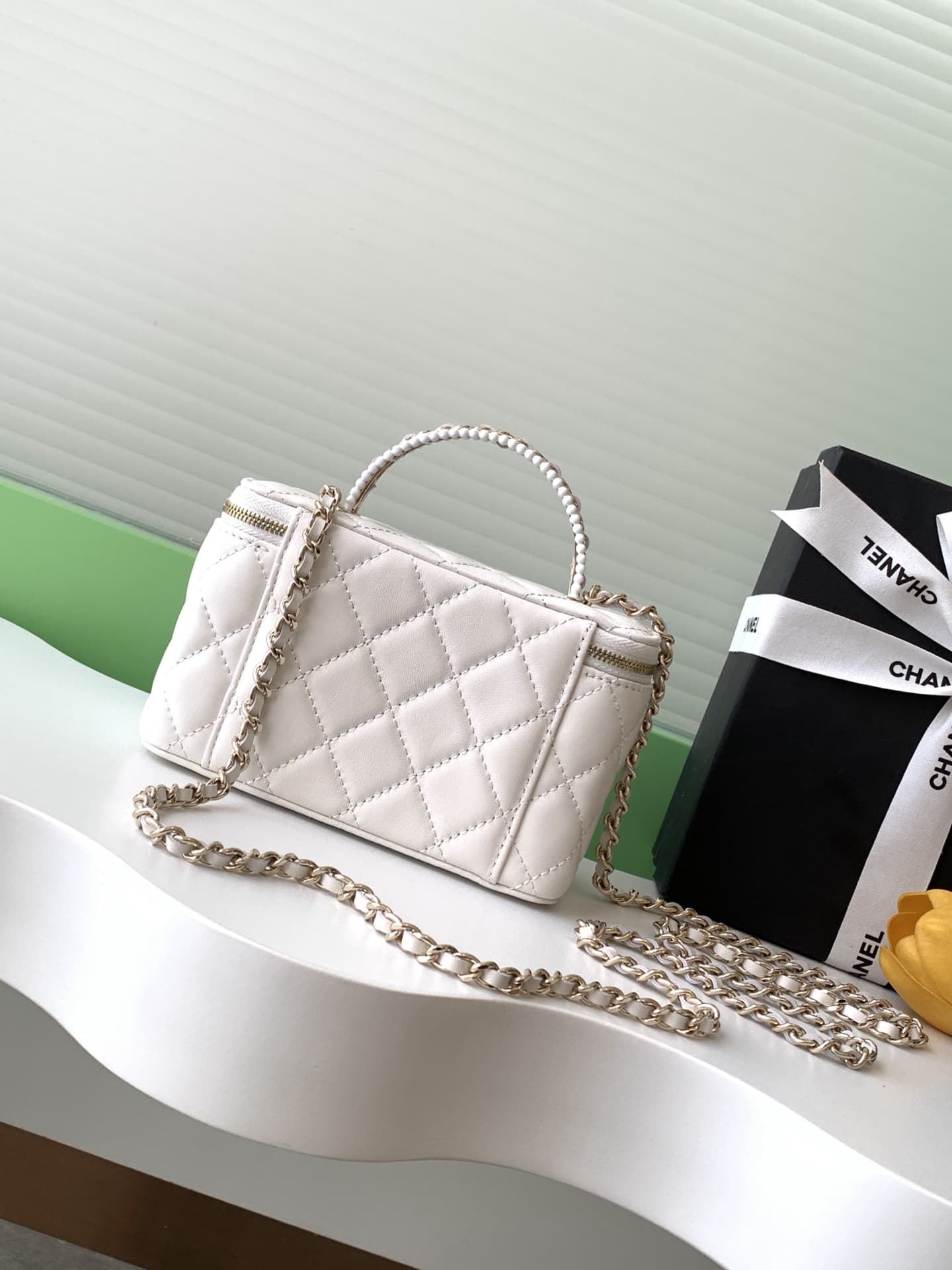 Chanel LONG VANITY WITH CHAIN Lambskin, Imitation Pearls & Gold-Tone Metal AP4452 White A