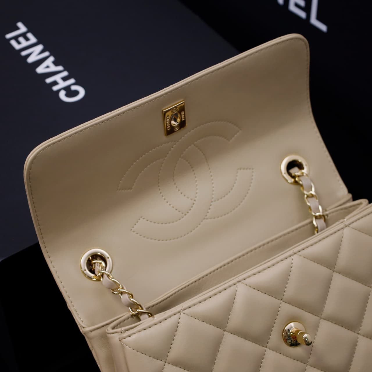 SMALL FLAP BAG WITH TOP HANDLE Lambskin Gold Metal Beige A