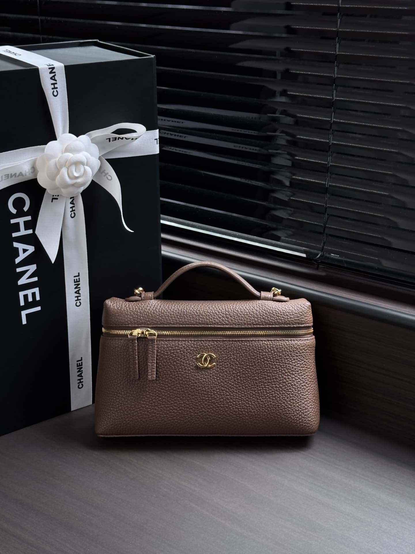 Chanel Large Vanity with chain Grained Calfskin & Gold-Tone Metal Dark Brown AS5347 A