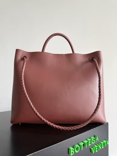 BV Andiamo Large tote bag in Claret calfskin leather TOP