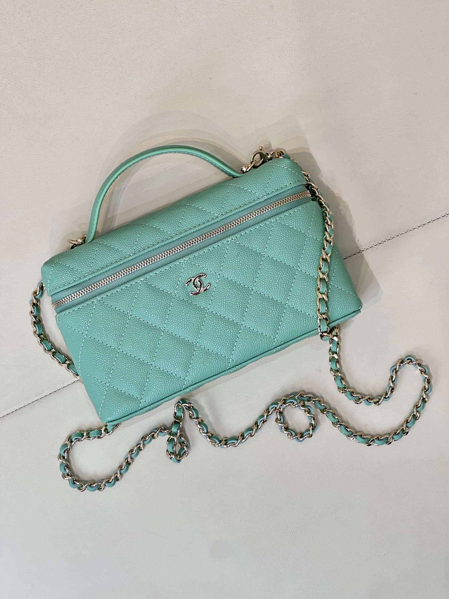 Chanel Classic Vanity with Chain Grained Calfskin & Gold-Tone Metal Green AP4385 TOP