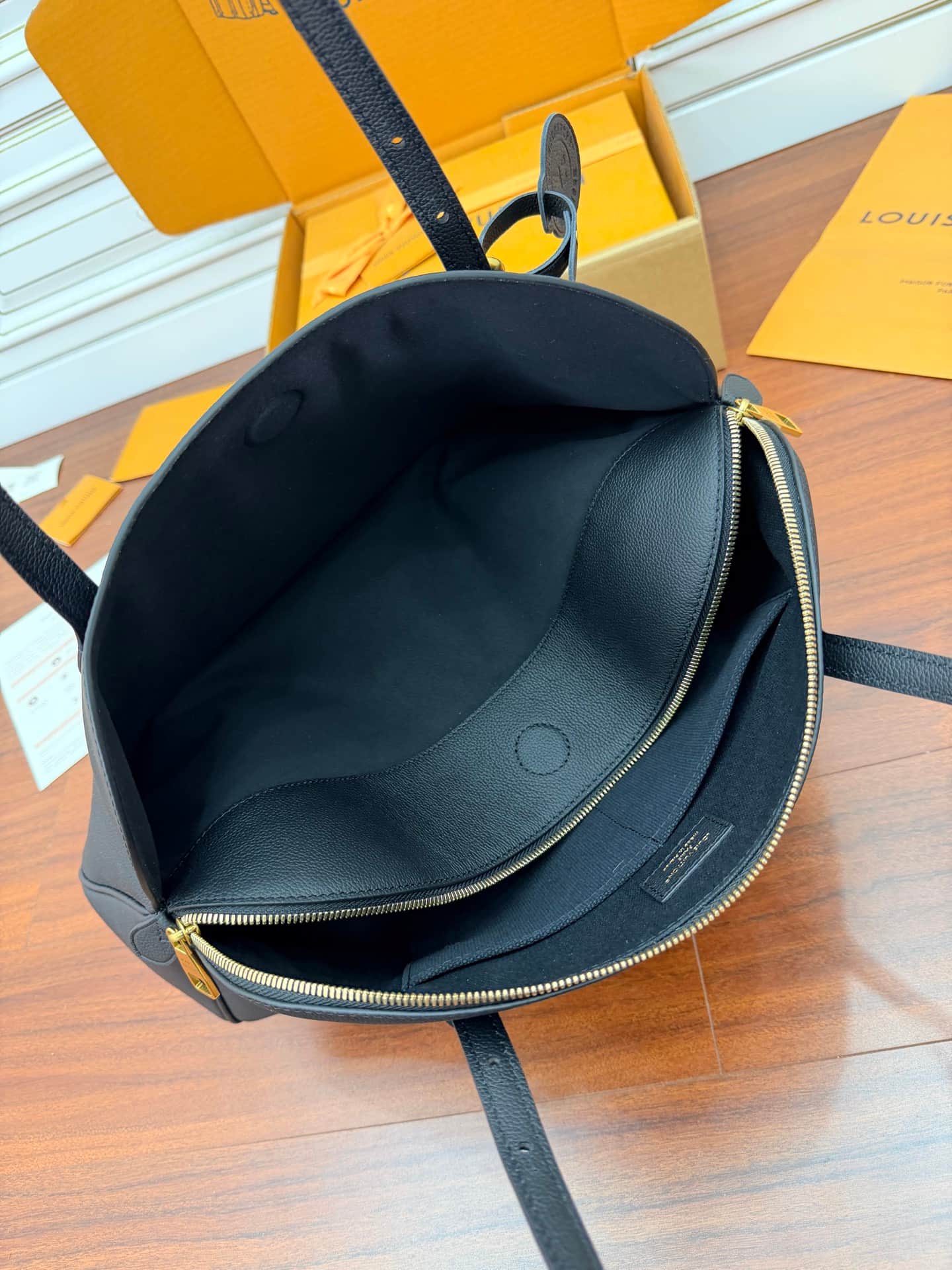 Louis Vuitton Low Key Duffle Tote Black Calf leather M26257 TOP
