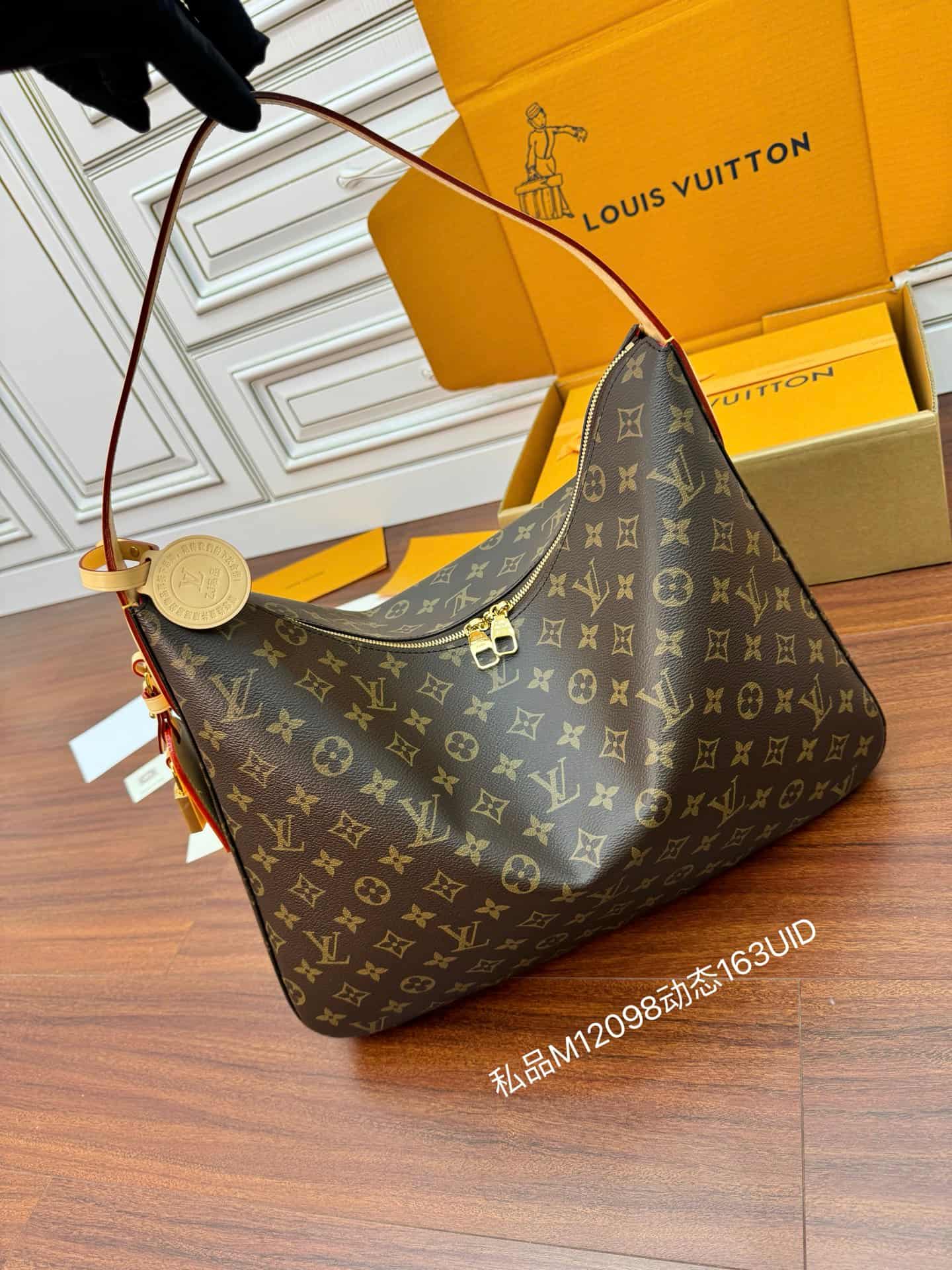Louis Vuitton Slouchy MM Monogram Coated canvas M12098 TOP