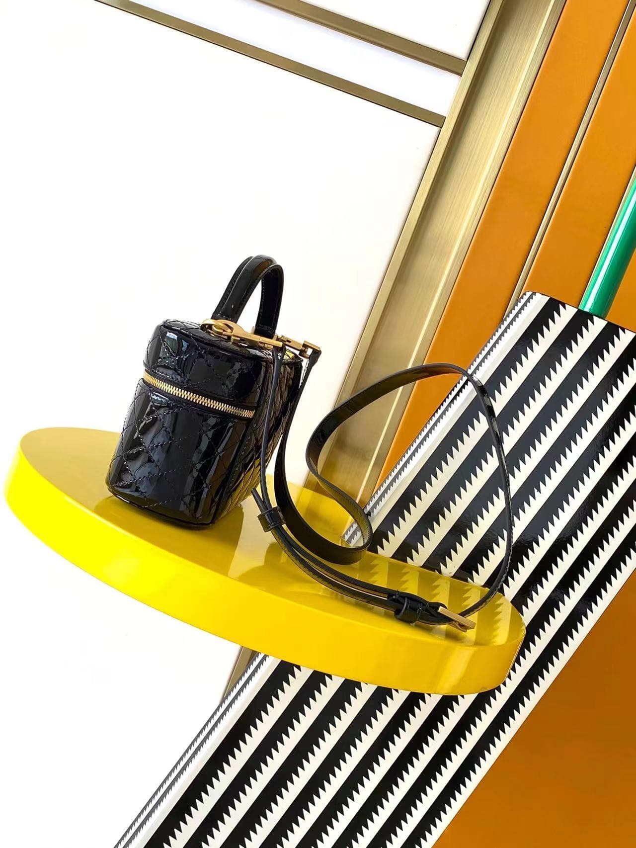 GABY VANITY BAG In Patent Leather Black High